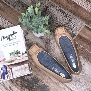 Dr Scholl’s Sz 8 Tan Flats NWOT